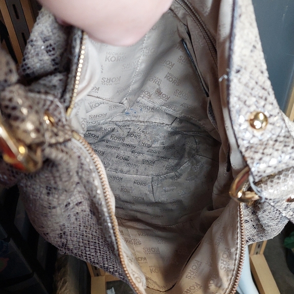 Michael Kors • Leather Snakeskin Hobo Purse Handbag Neutral Embossed Tan Brown - Picture 9 of 12